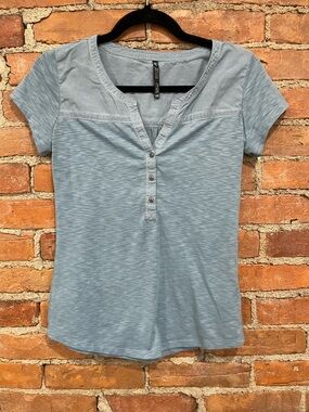 Kühl Women's Vega Henley Short Sleeve Top - Blue - Size XS